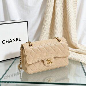 Chanel Classic Flap Medium in Quilted